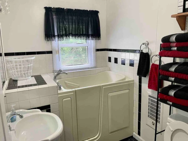 D18F0512-7B53-45C9-93A1-97F4FFBF2150