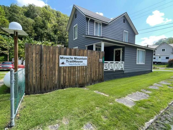 miracle-mile no phone